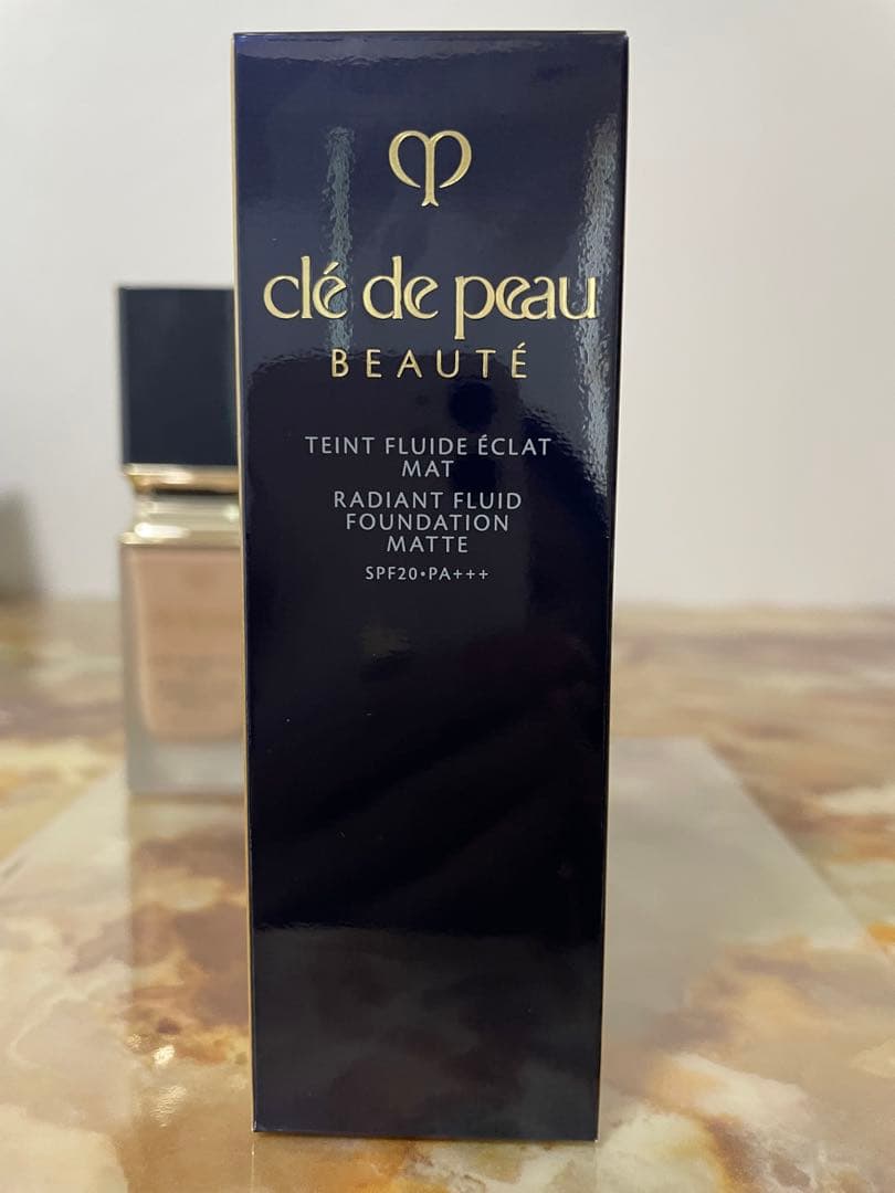 タンフリュイドエクラ マット　オークル10 クレドポーボーテ