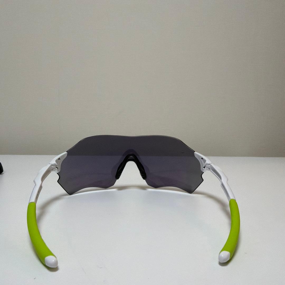 Oakley スポーツサングラス グリーン/ブラック - メルカリ