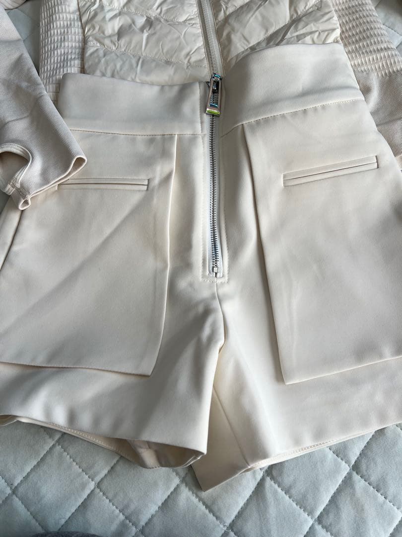 セットアップ　レディースゴルフダウントップス、キュロットセットアップ