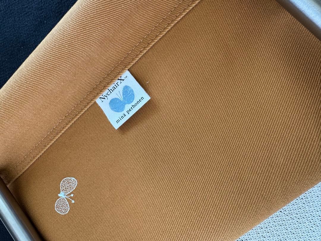Nychair X Ottoman minä perhonen