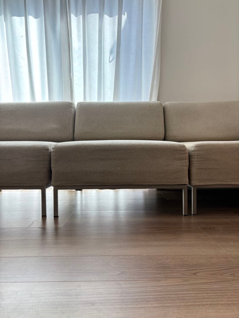 ソファ(写真左)［Bo Concept/ The Conran Shop］