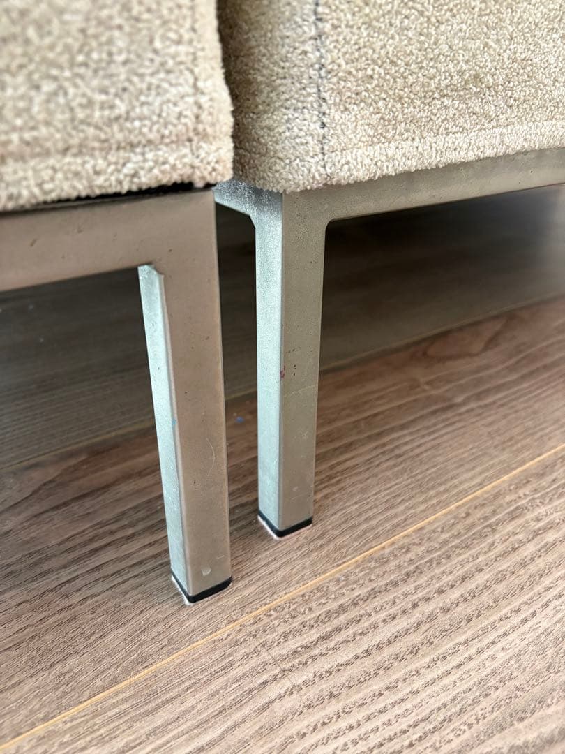 ソファ(写真左)［Bo Concept/ The Conran Shop］