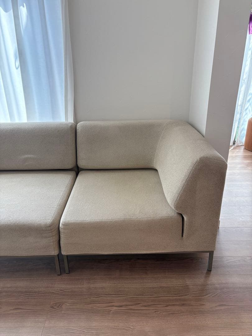 ソファ(写真左)［Bo Concept/ The Conran Shop］