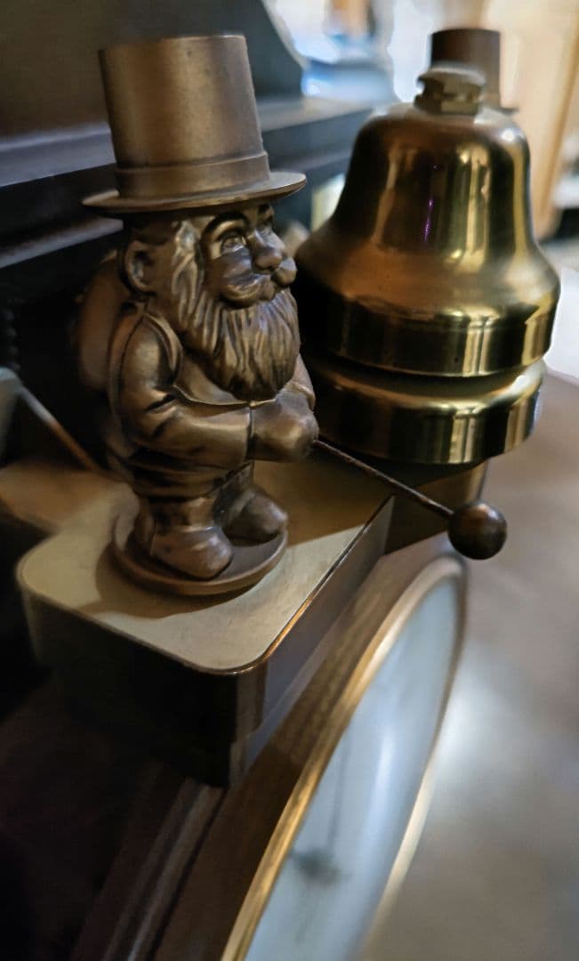 掛時計 装飾的彫刻付き（Small　World）昭和　レトロ