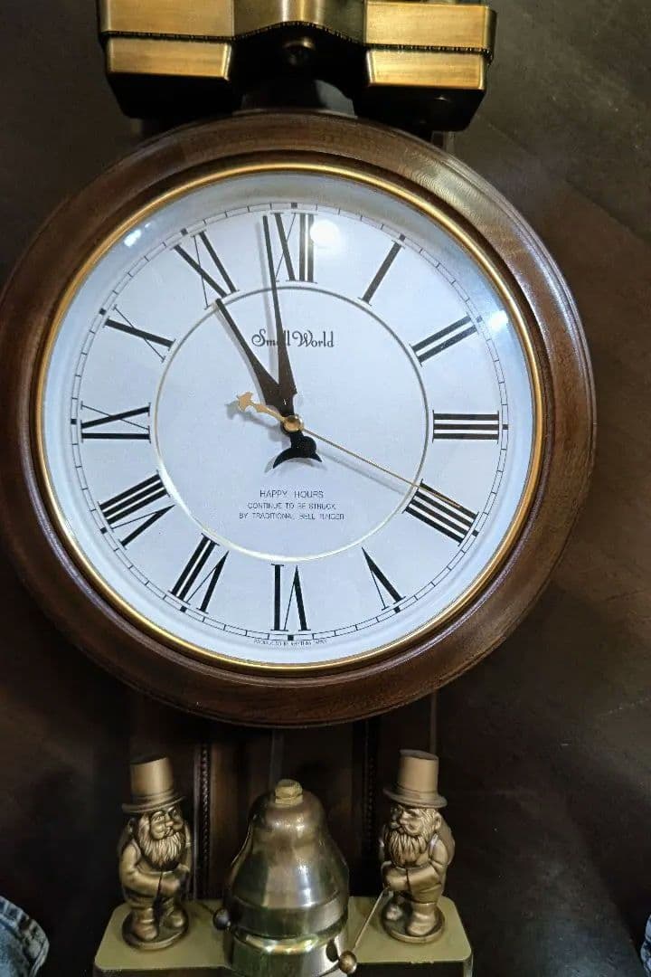 掛時計 装飾的彫刻付き（Small　World）昭和　レトロ