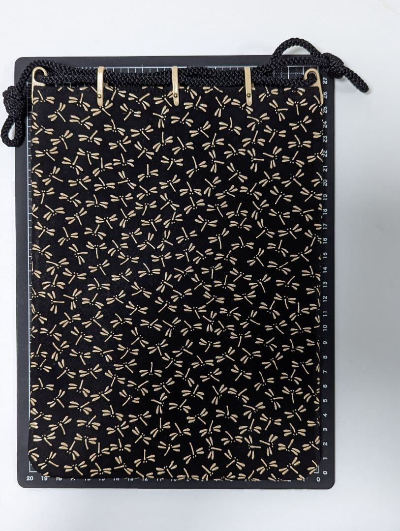 印伝巾着袋 印傳屋上原勇七 INDEN-YA 合切袋 とんぼ 黒地白漆