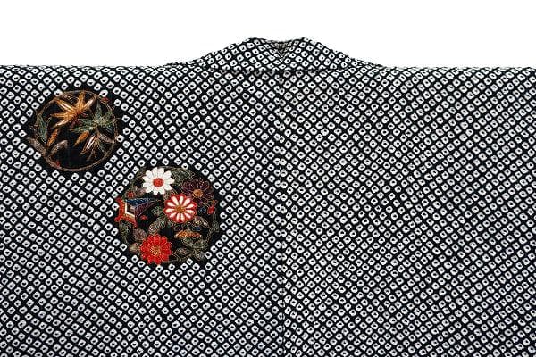 未使用品 小紋 総絞り 黒 吉祥文様 身丈161.5cm 裄丈65cm 袷 - メルカリ