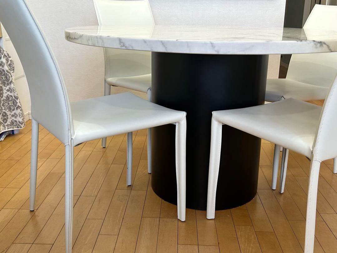 ◾️金髪◾️円形ダイニングテーブル 大理石風