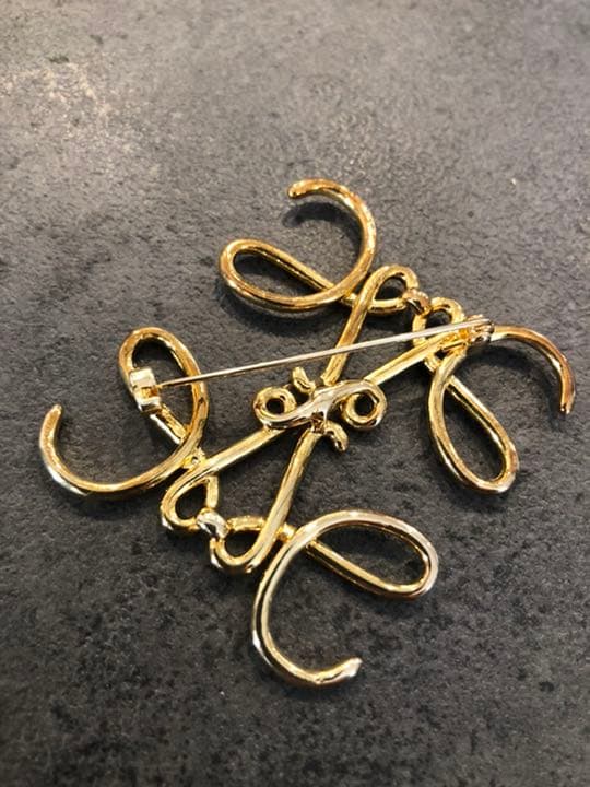 アナグラム ブローチ ゴールド ロエベ LOEWE ロエベ ブローチ