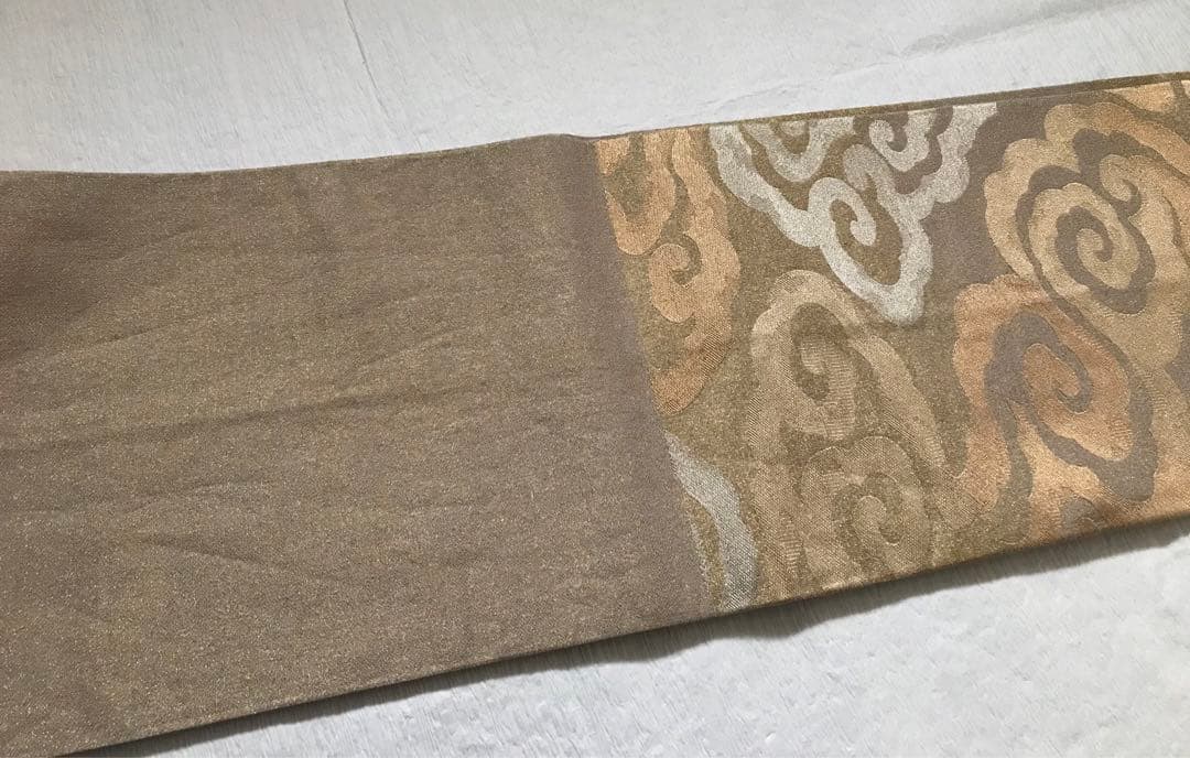 使い勝手の良いあかるい金の袋帯 瑞雲文 正絹