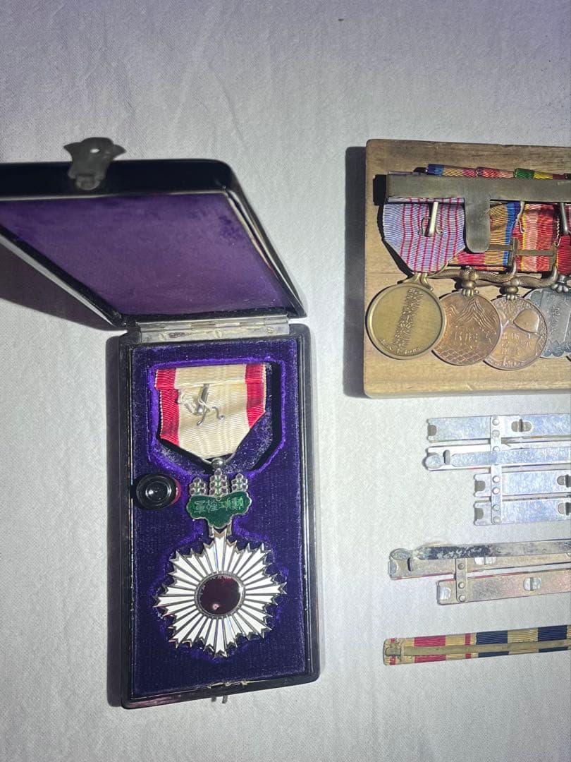 勲四等旭日小綬 メダルバー 略綬板 - メルカリ