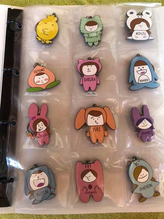 IZ*ONE twelve キーホルダー　ピンバッジ　缶バッジ