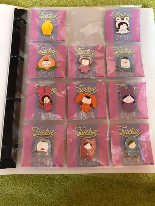 IZ*ONE twelve キーホルダー　ピンバッジ　缶バッジ