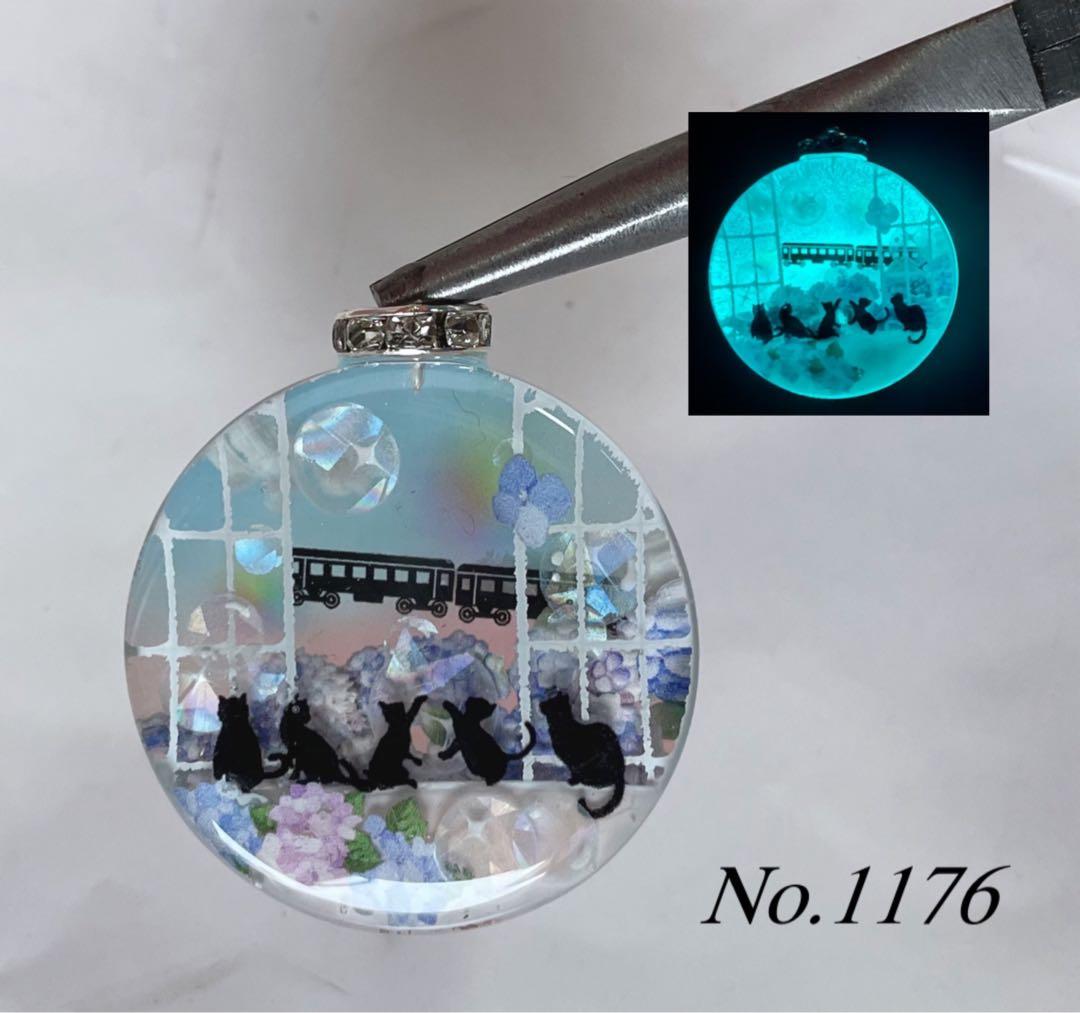 RUKURUKU/紫陽花と鳥居とシマエナガ　蓄光　オルゴナイトキーホルダー