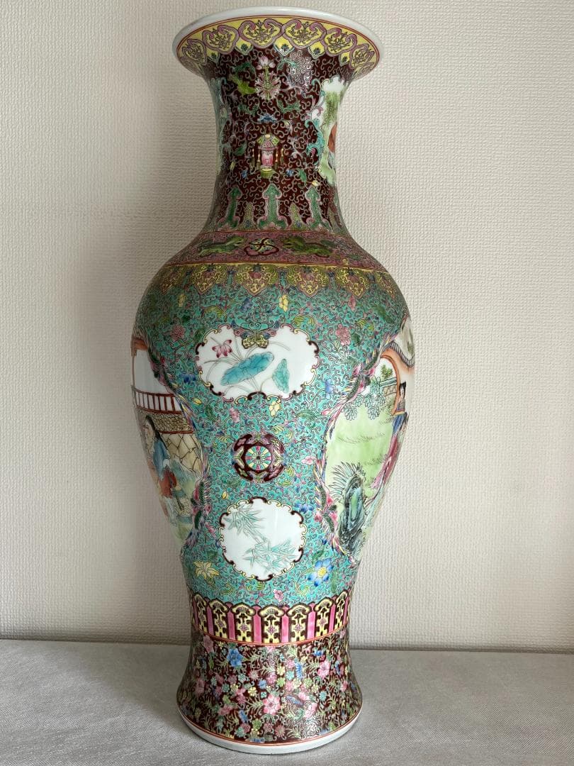 海】粉彩 乾隆年製 満面手絵 開窓 人物庭園図 特大花瓶