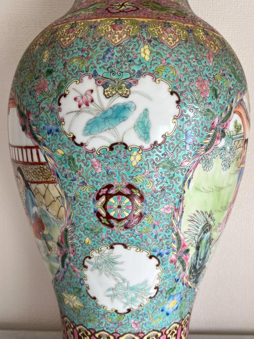 海】粉彩 乾隆年製 満面手絵 開窓 人物庭園図 特大花瓶