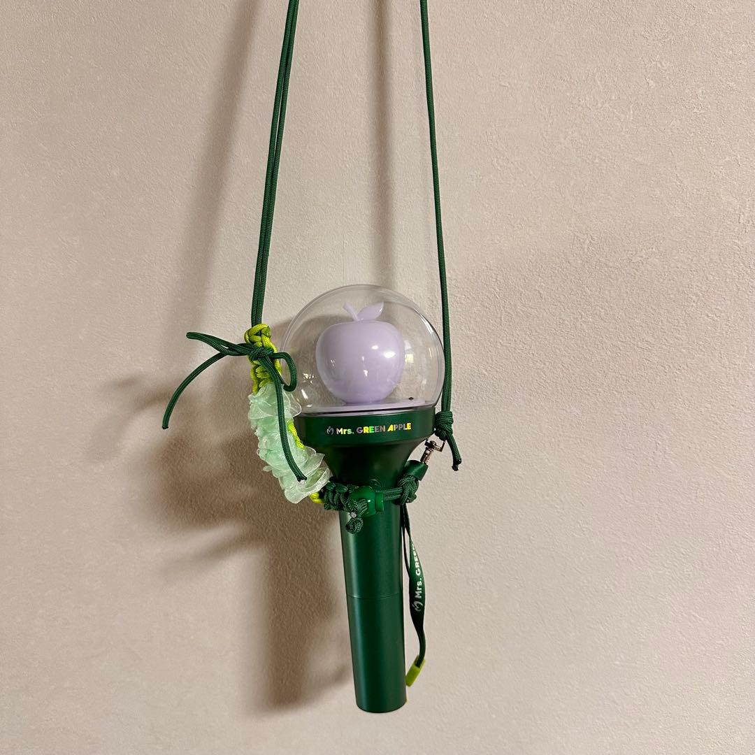 ミセスグリーンアップル りんご棒 ペンライト ストラップ - メルカリ