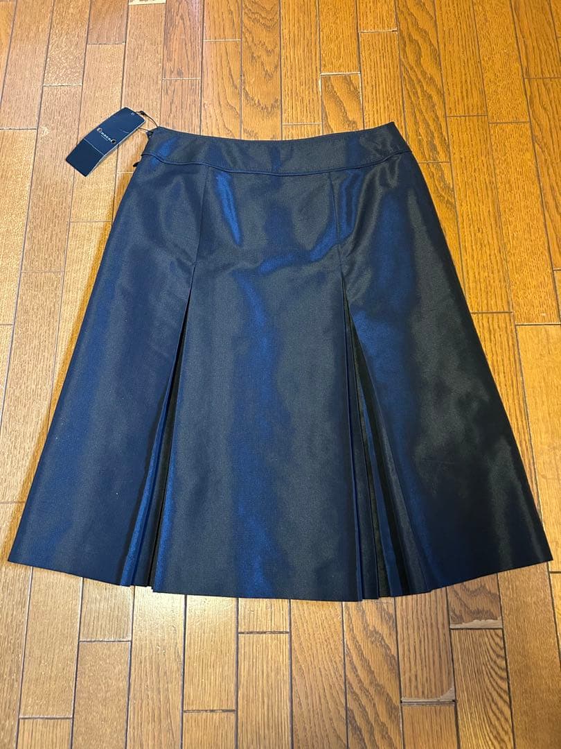 新品　タグ付　バーバリーロンドン　プリーツスカート　2枚セット　1枚は2使用のみ