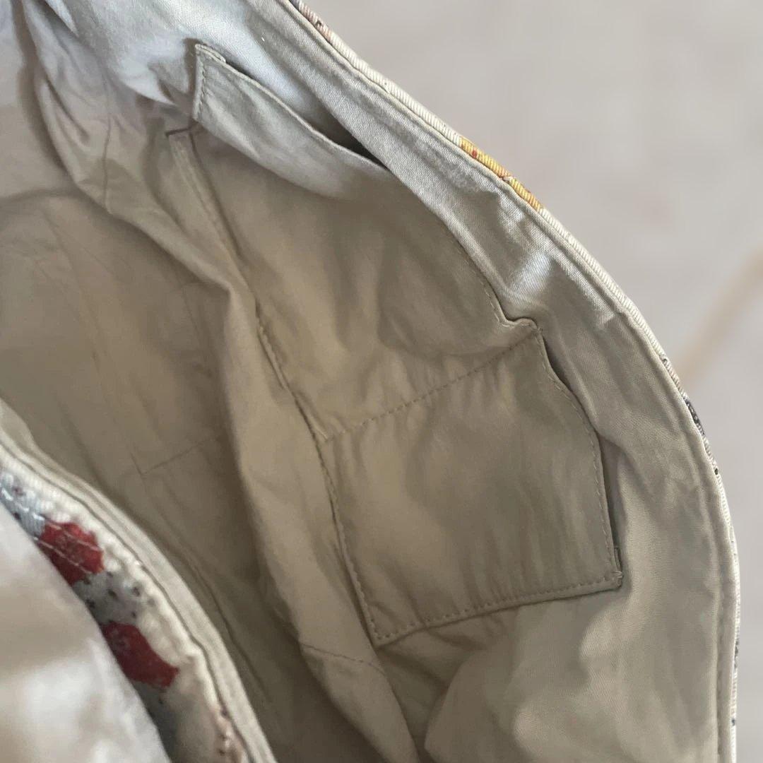 ヴィヴィアン　花柄キルティングショルダーバッグ