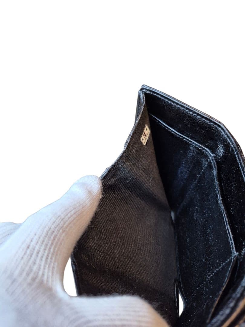 CHANEL　シャネル　マトラッセ　シルバー金具　Wホックフラップ　三つ折り財布