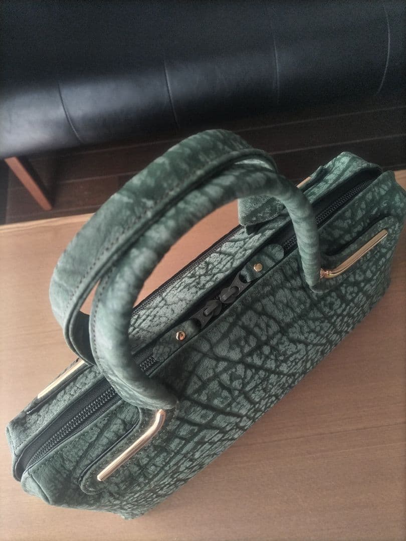 JRA認定　カモシカ皮バッグ