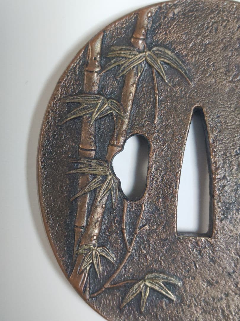 鍔　銅地「竹に蜻蛉図、色絵」、堅丸形