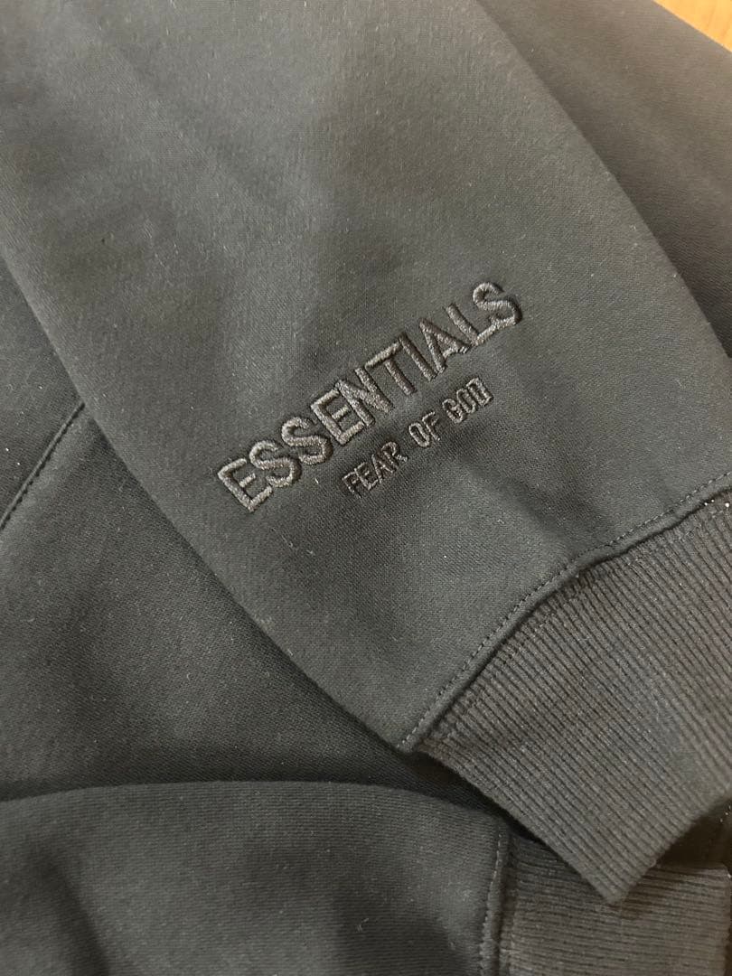 ESSENTIALS フード付きパーカー ブラック 人気ロゴ 反射フォント裏起毛
