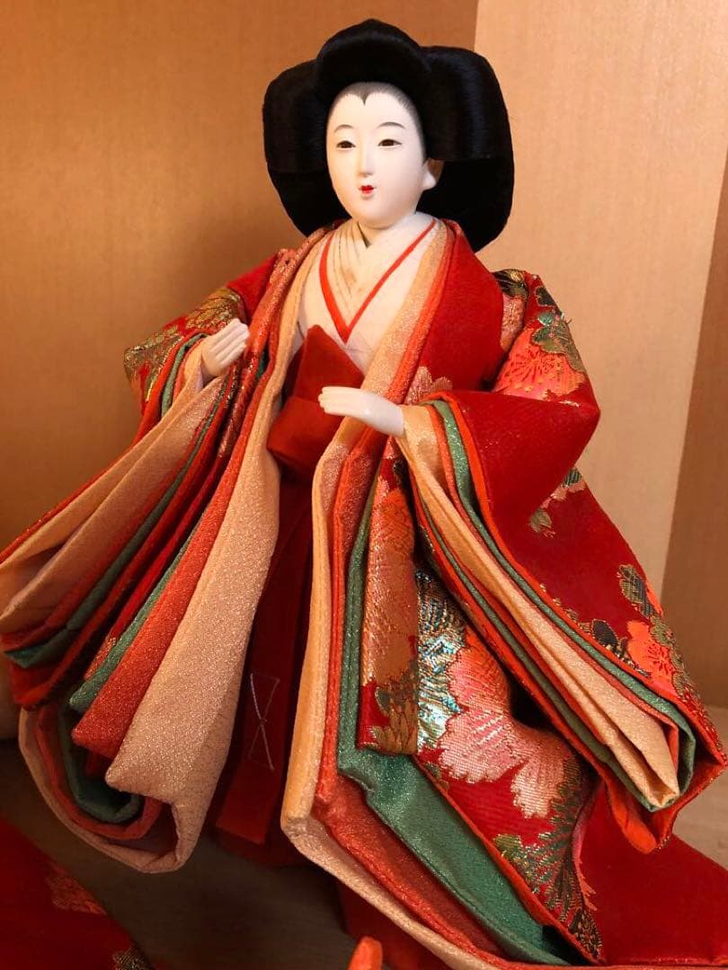 雛人形 伝統的な衣装　官女のセット