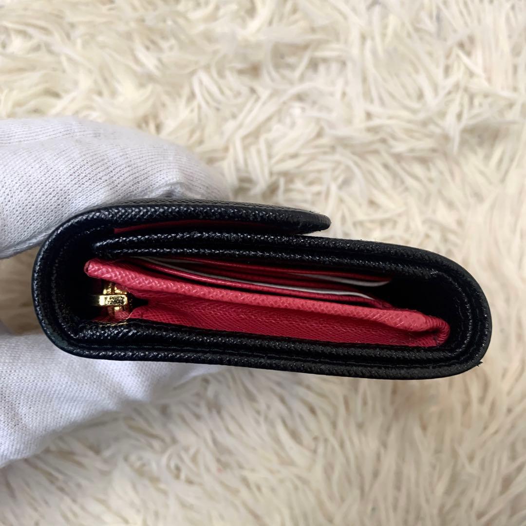 極美 付属完備✨プラダ 三つ折り財布 サフィアーノレザー 金ロゴ バイ