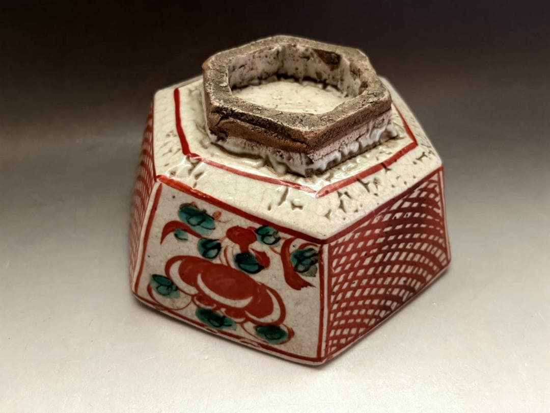 鉢□古い赤絵六角鉢 魁（江戸期）時代物 花唐草魚紋 大清