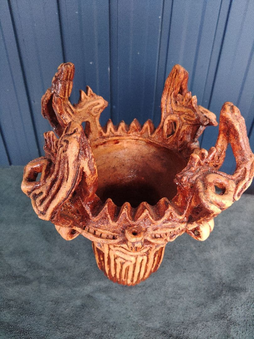 火焔型土器 三条の縄文 高さ250mm 幅250mm 重さ3kg