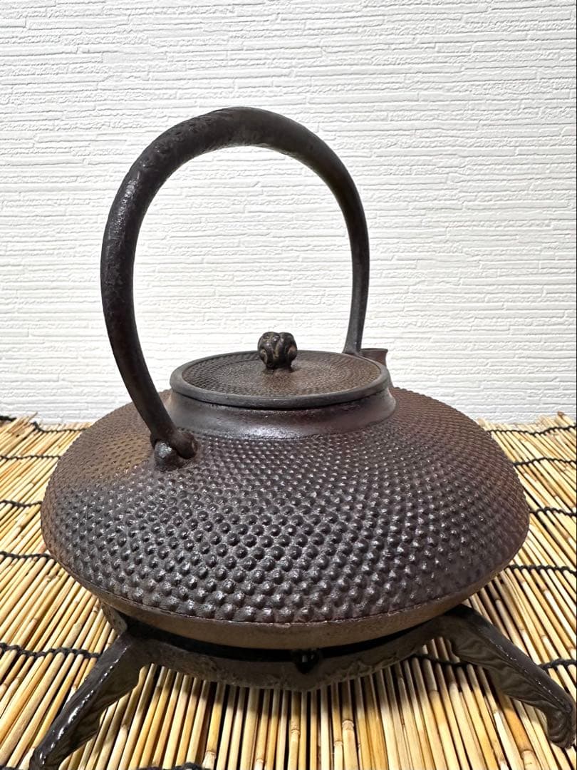 未使用品、栞付　敬典工房正寿堂山正　人間国宝髙橋敬典作独楽型　南部鉄瓶　南部鉄器