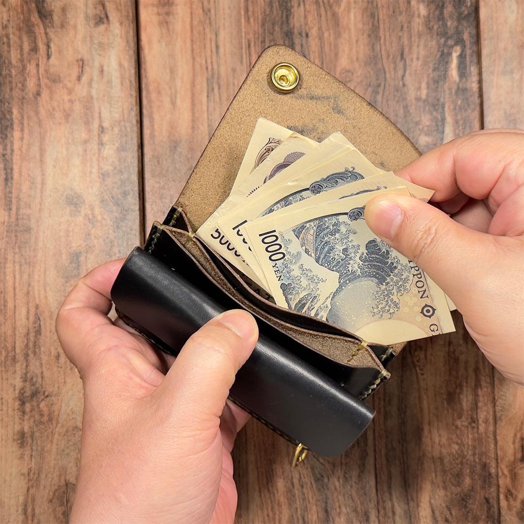 【ブラック茶芯】手縫いショートトラッカーウォレット（クロムエクセル使用）