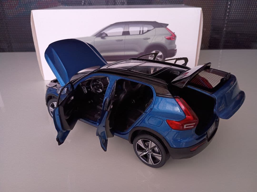 ボルボ特注 Paudi ボルボ Volvo XC40 R-DESIGN 1/18