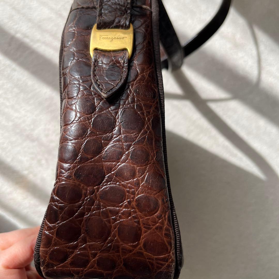 クロコダイル風合皮ショルダーバッグ - メルカリ