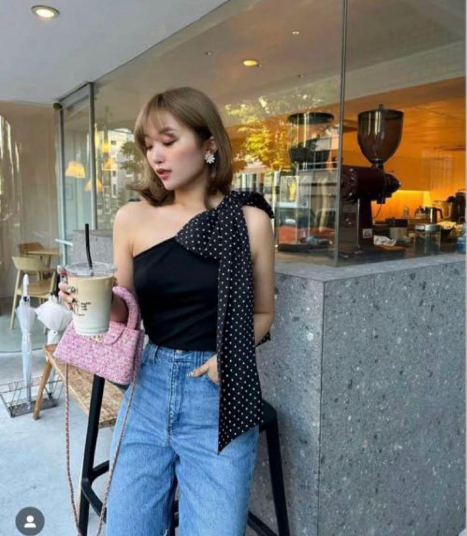 新品タグ付shellerシェリエone shoulder ribbon tops