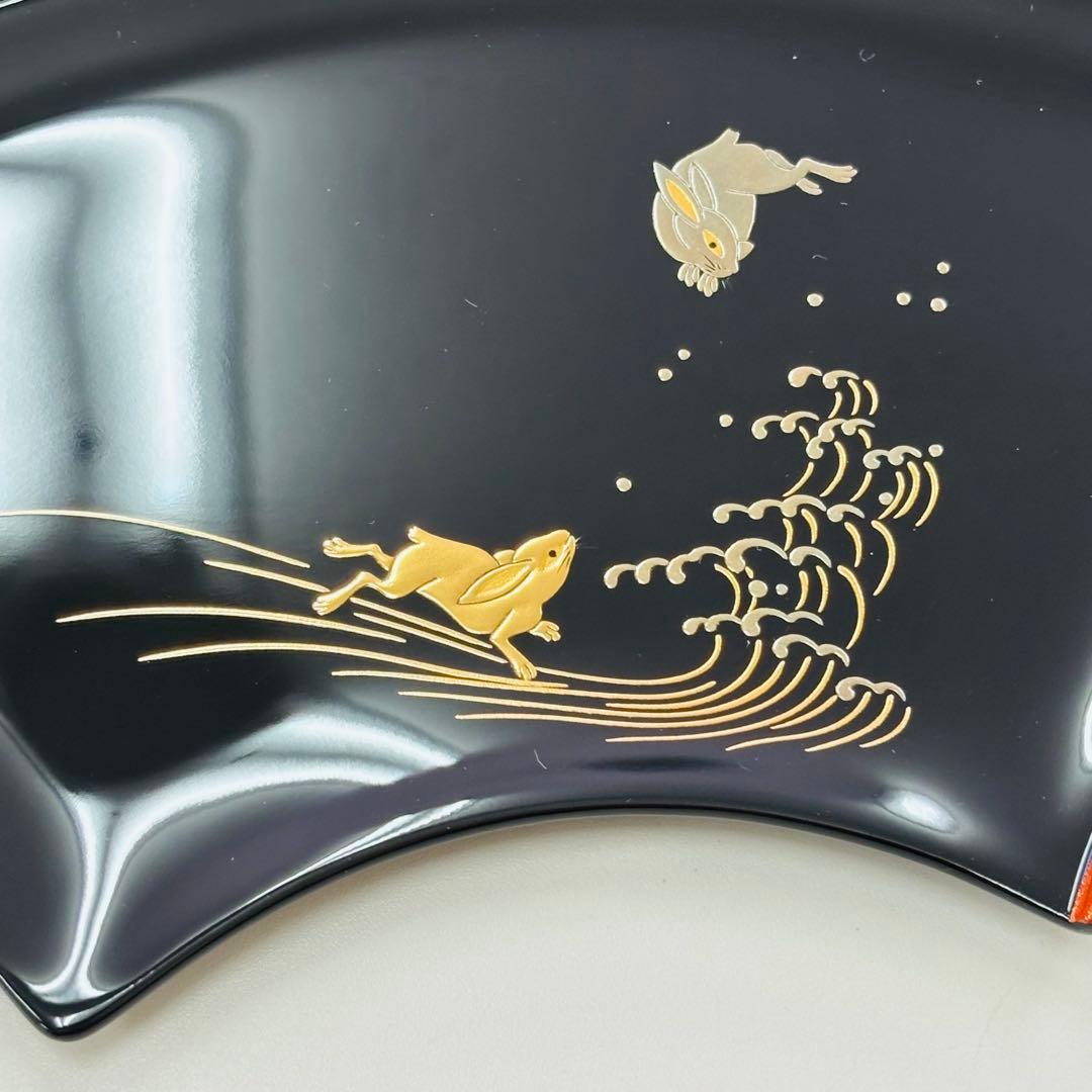 《復興支援》輪島塗　扇型銘々皿（波兎図蒔絵）