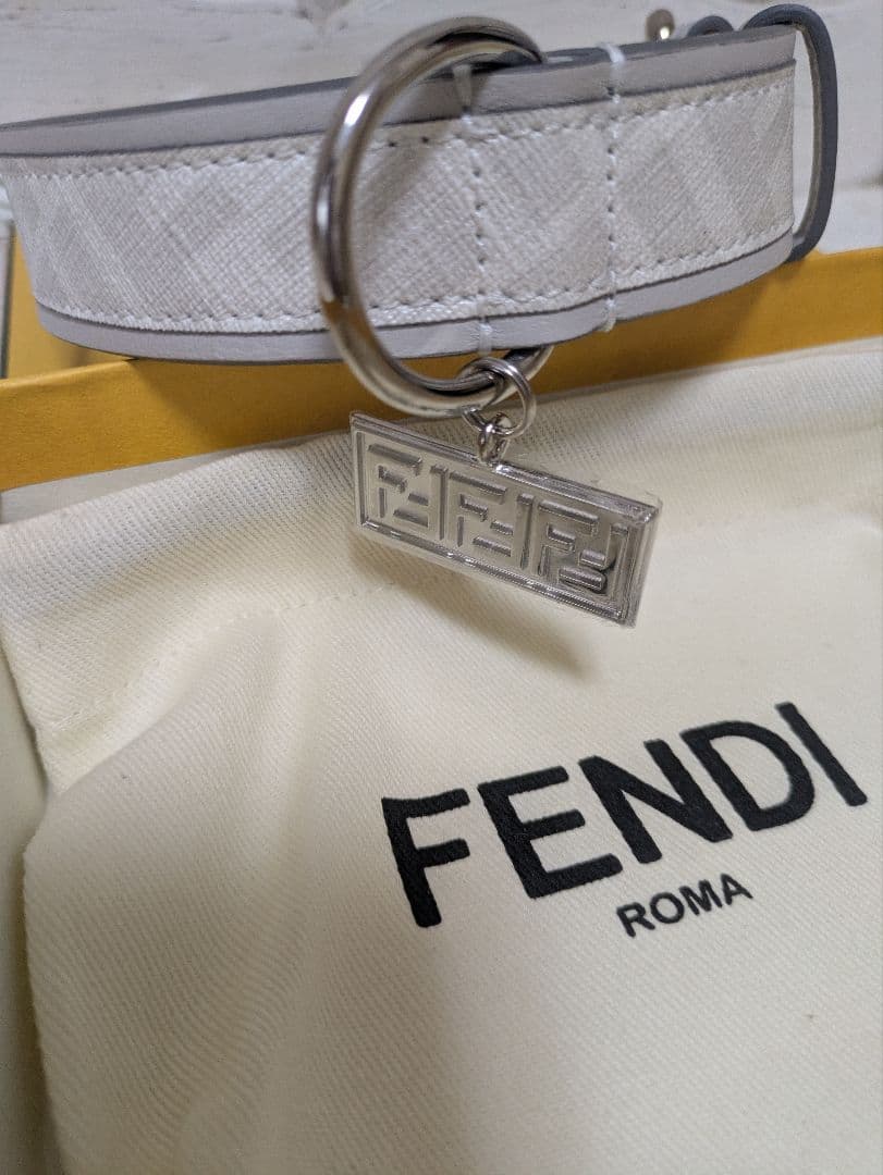 モモビン様 FENDI グレー レザー 首輪 ドッグカラー FF柄 - メルカリ
