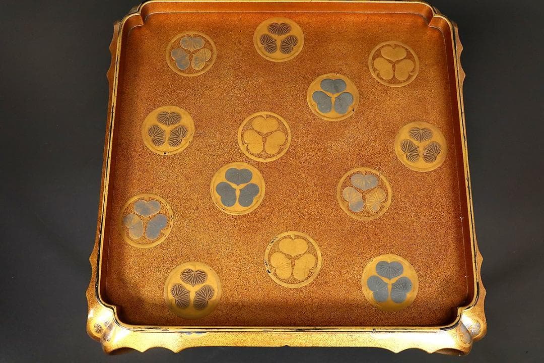 紀州徳川家のお道具展　大阪の某美術館展示品　（懸盤・かけばん・膳・蒔絵）