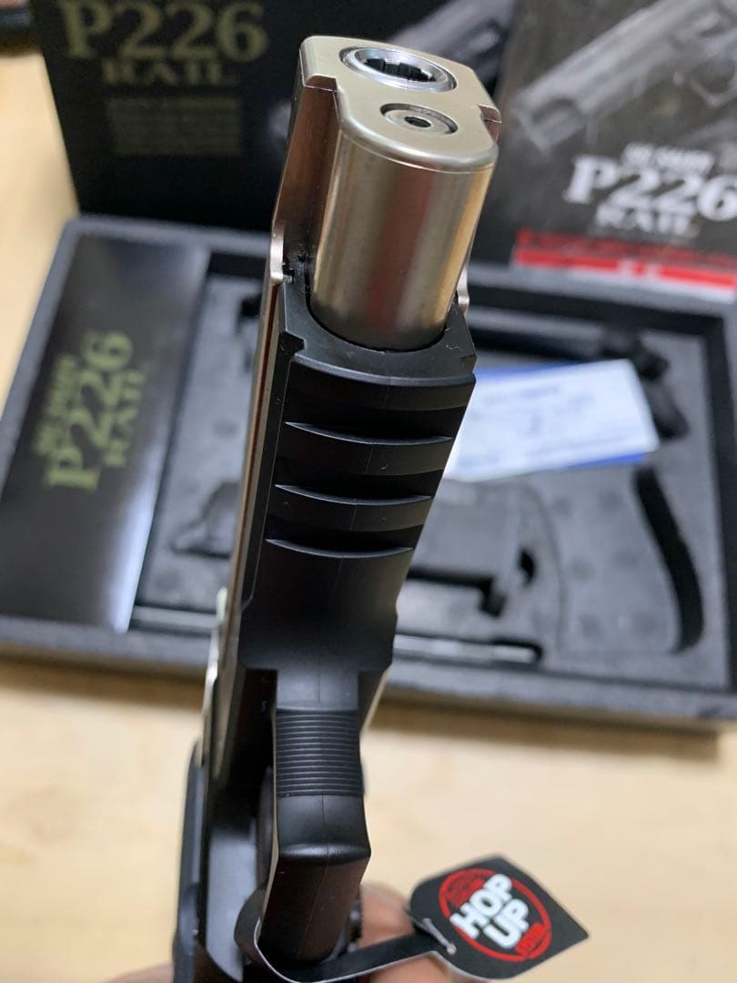 美品　東京マルイ SIG シグ P226R ハーフステンレスシルバーライト付き