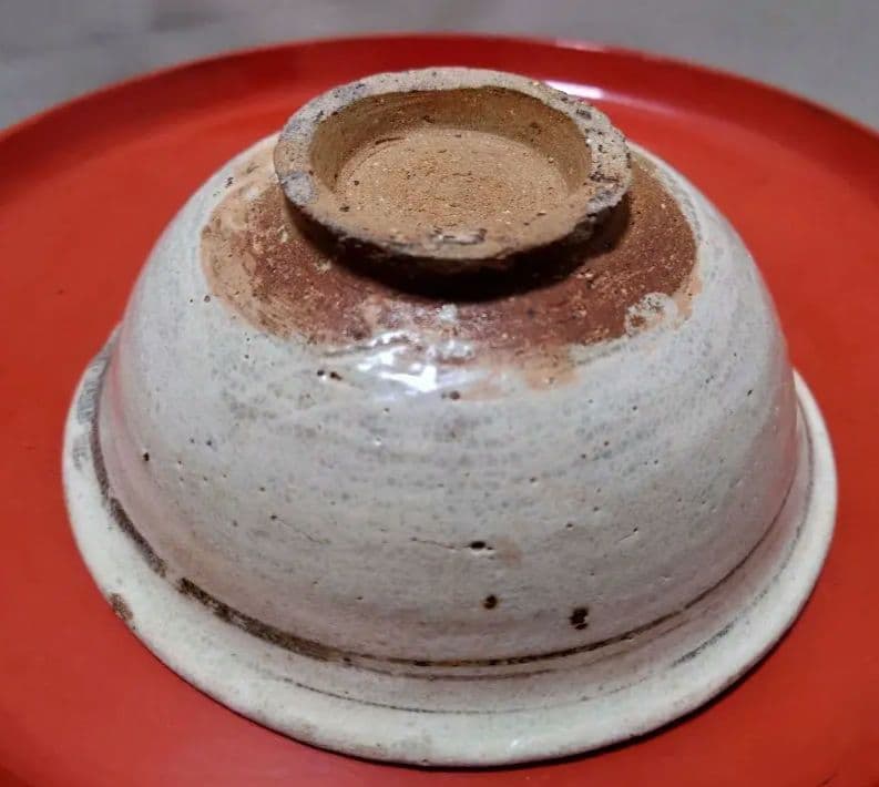 スコータイ鉄絵花文茶碗 粉引