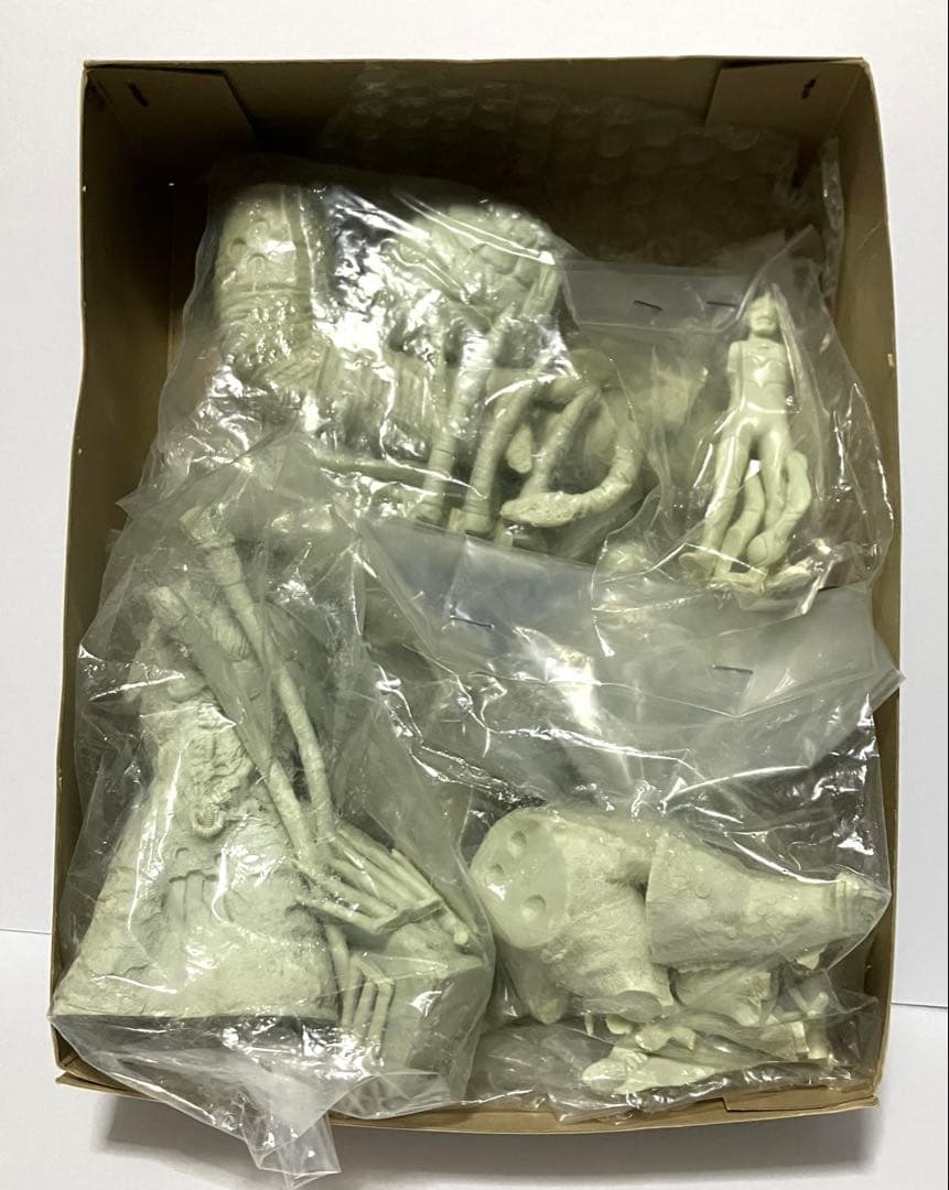 未組立】バンダイB-CLUBウルトラマンGガレージキット☆ゴーデス編