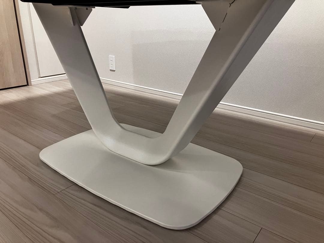 P：Alicante 伸張式ダイニングテーブル／チェア