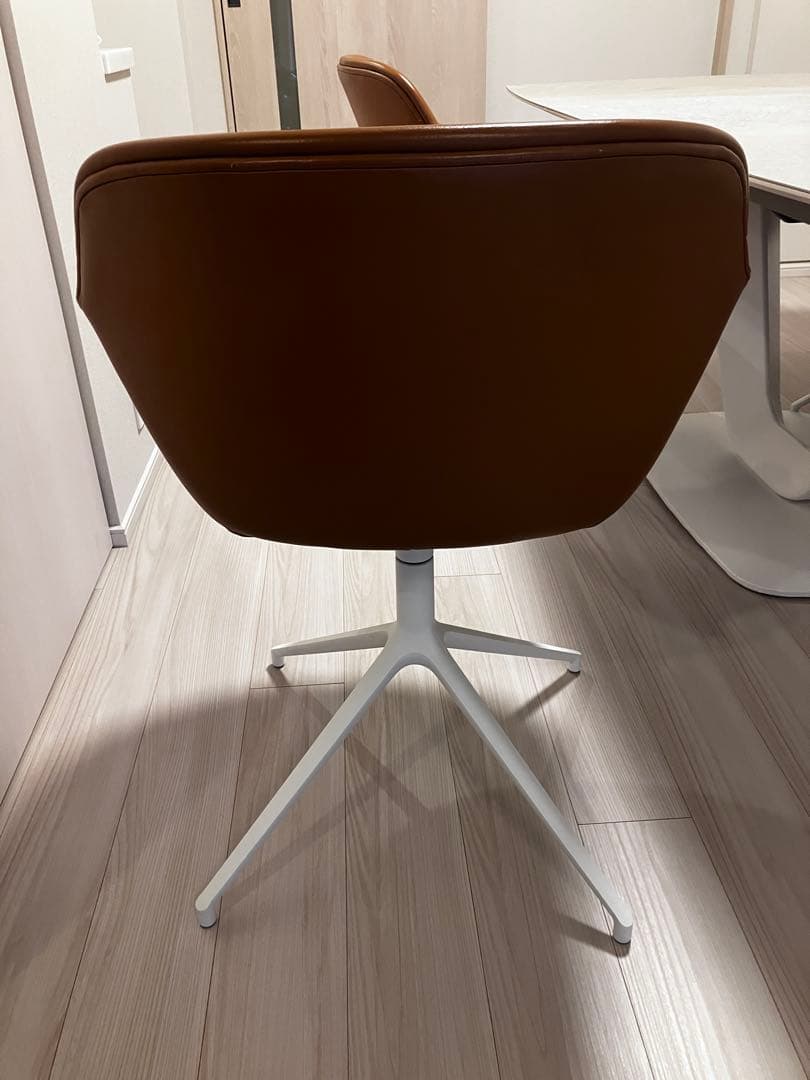 P：Alicante 伸張式ダイニングテーブル／チェア