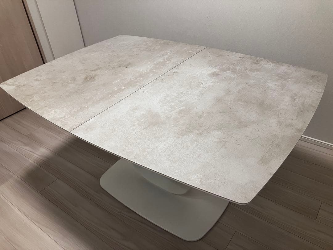 P：Alicante 伸張式ダイニングテーブル／チェア