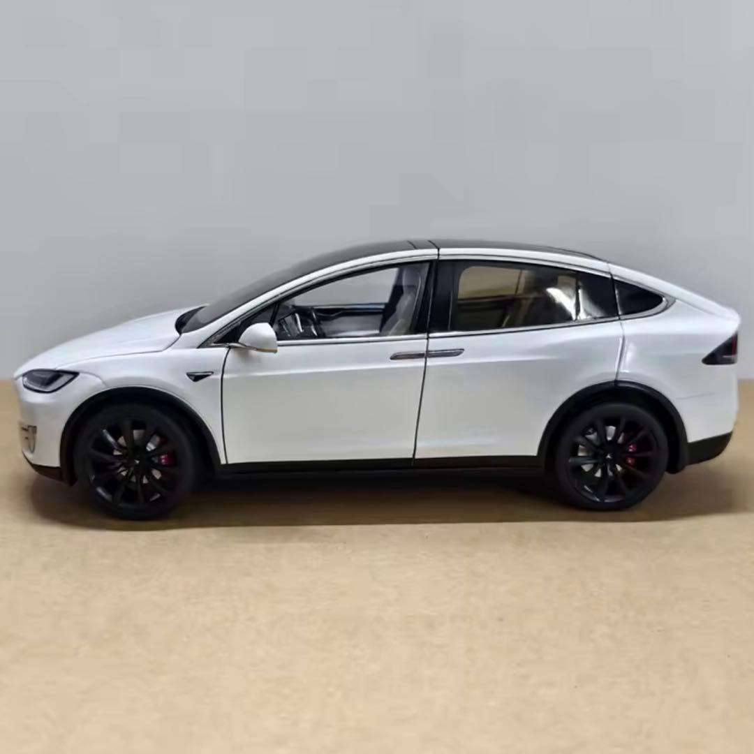 Tesla Model X 1/18スケール モデルミニカー