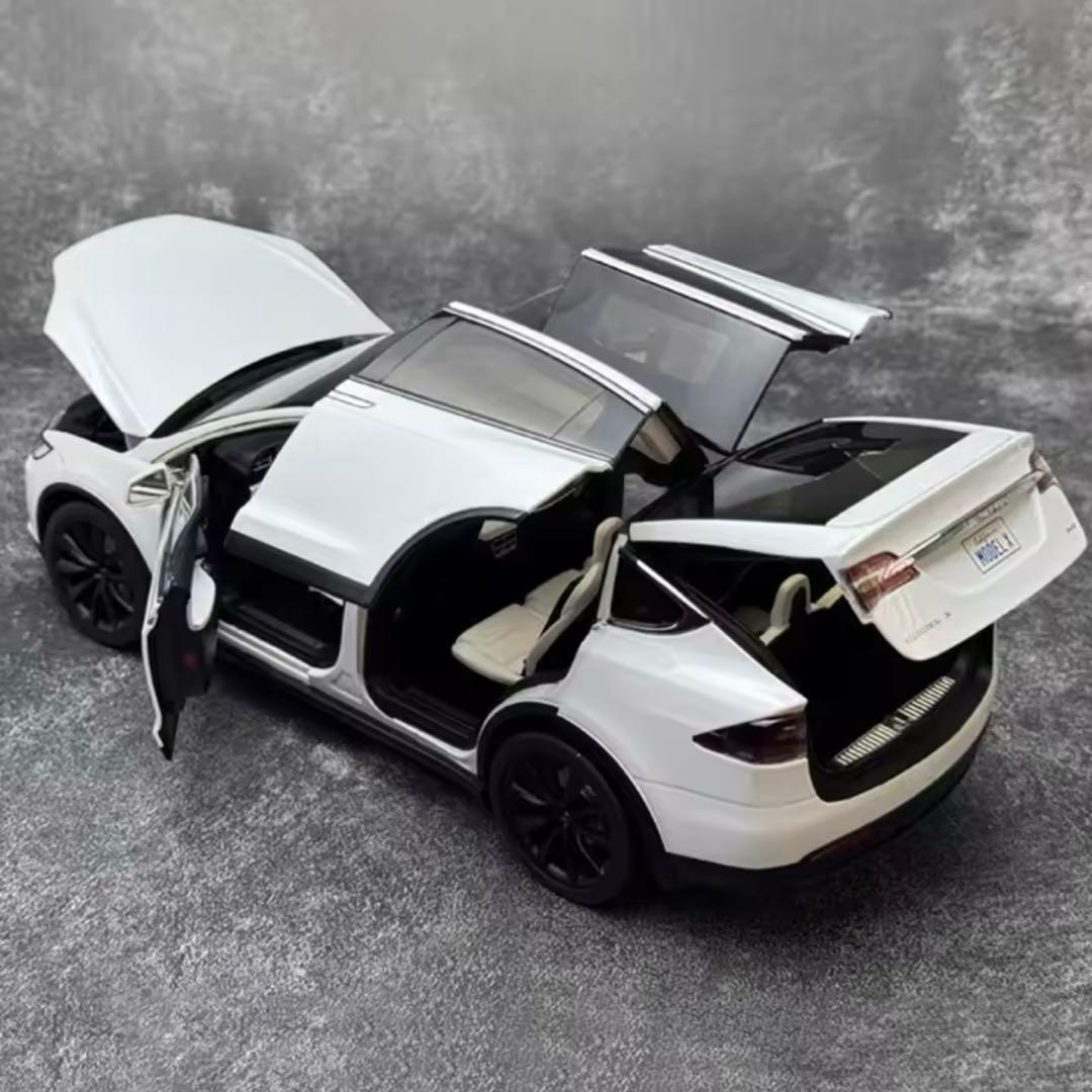 Tesla Model X 1/18スケール モデルミニカー