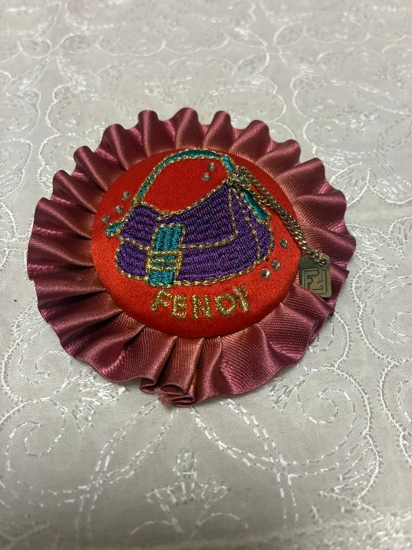 Fendi バッグ刺繍ブローチ Fendi バッグ刺繍ブローチ