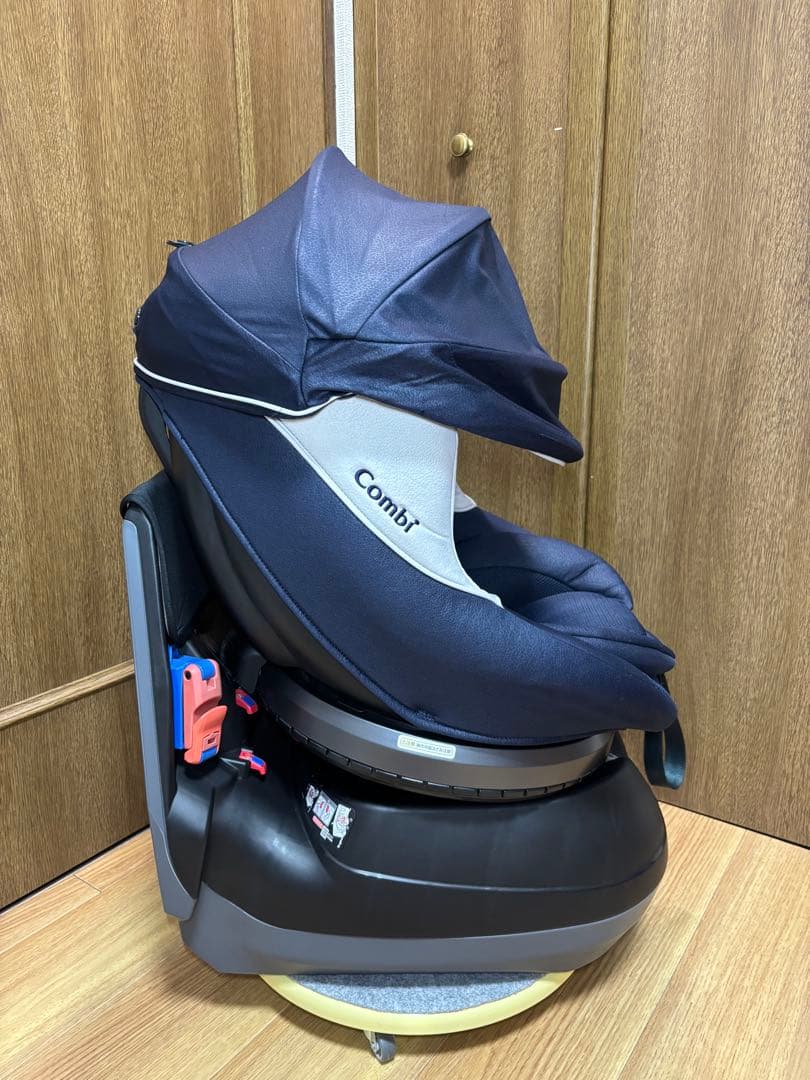 コンビ　クルムーヴ　Simplight　ダイヤモンドネイビー　チャイルドシート