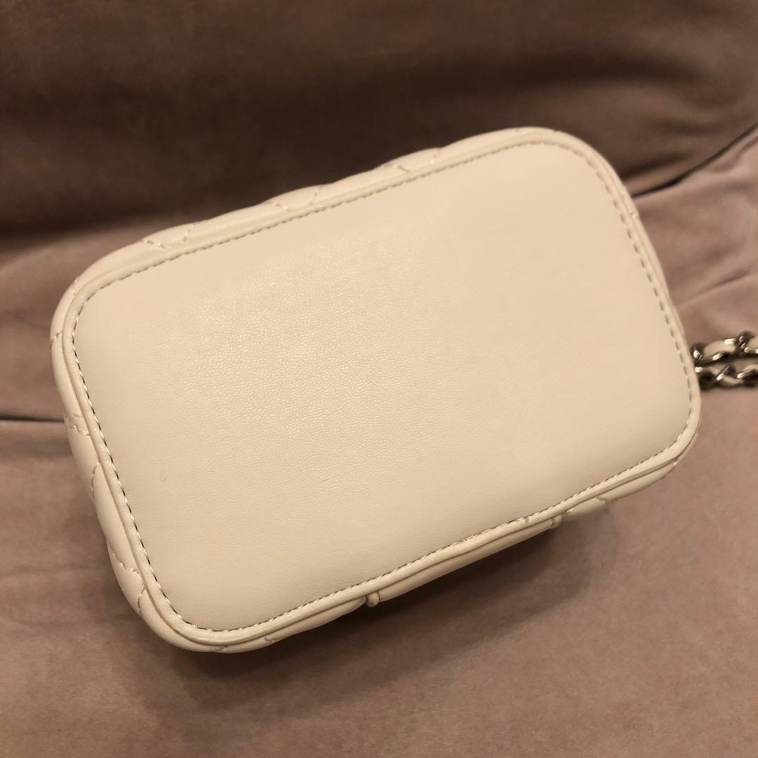 Darich ダーリッチ キルティングスクエア ミニバッグ ホワイト シルバー